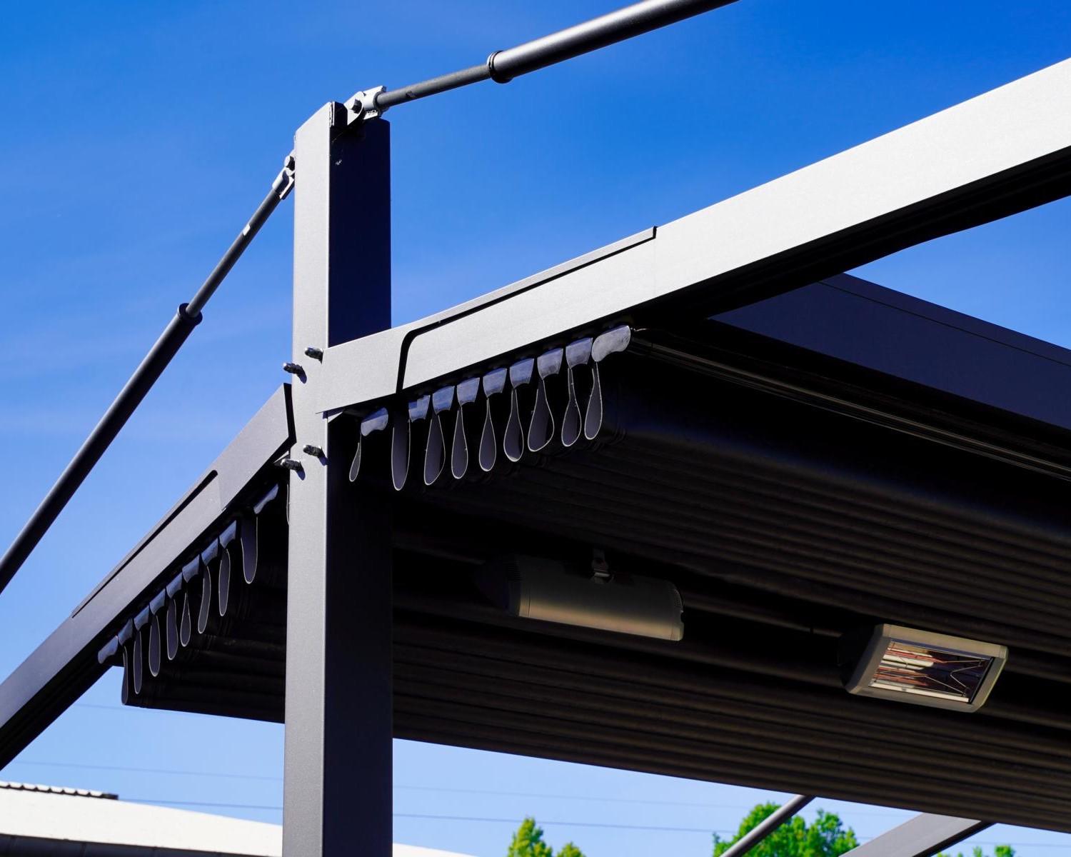 Pergola Marine Detailaufnahme mit geöffnetem Dach für Biergärten und Vereinsflächen in Hamburg - Referenzprojekt Zschimmer